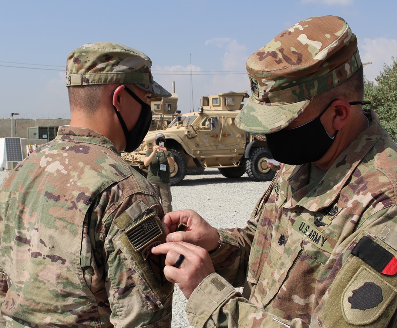 Lt. Col. Jason Osberg, of Champaign, Illinois, Commander, Bilateral Embedded Staff Team A25, presents 1st Lt. Kurt Kuzur, of Tinley Park, Illinois, with his combat patch during the recent ceremony.