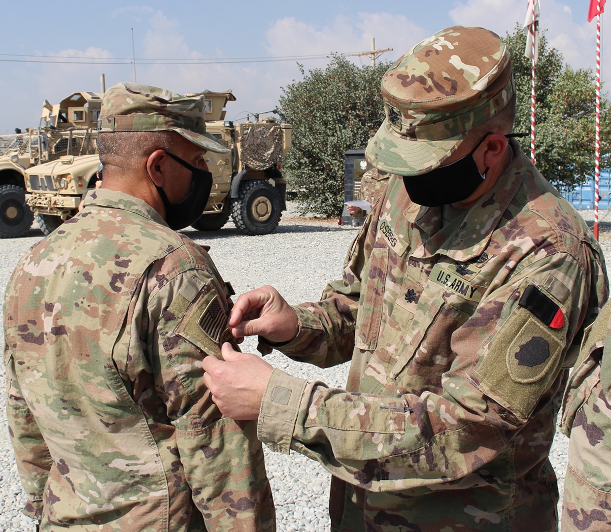 Lt. Col. Jason Osberg, of Champaign, Illinois, Commander, Bilateral Embedded Staff Team A25, presents Master Sgt. Adam Abdul, of Collinsville, Illinois, with his combat patch during the recent ceremony.