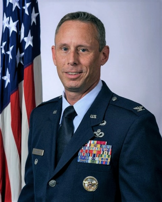 Official photo of Col. Travis K. Leighton (U.S. Air Force photo)