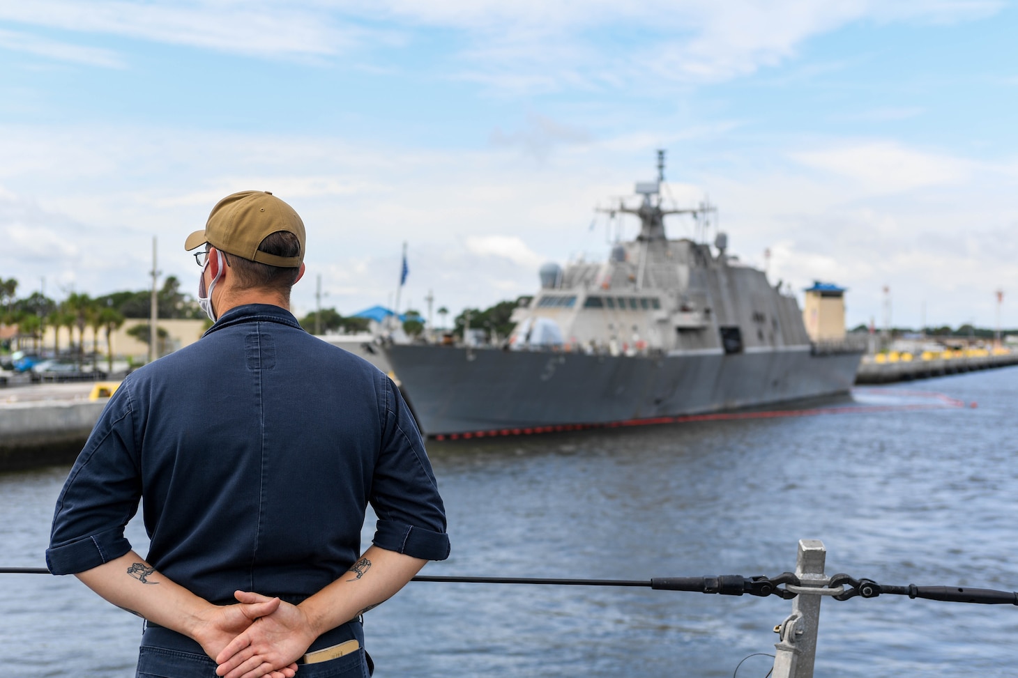 Freedom-variant littoral combat ship USS Sioux City (LCS 11) gets underway.