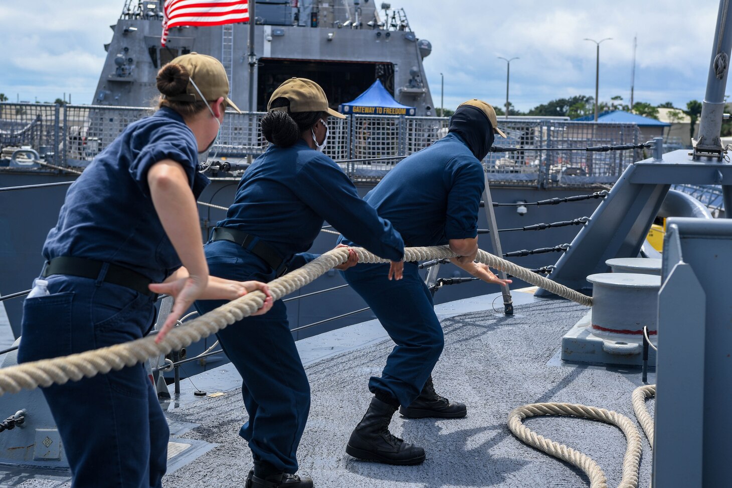 Freedom-variant littoral combat ship USS Sioux City (LCS 11) prepares to get underway.