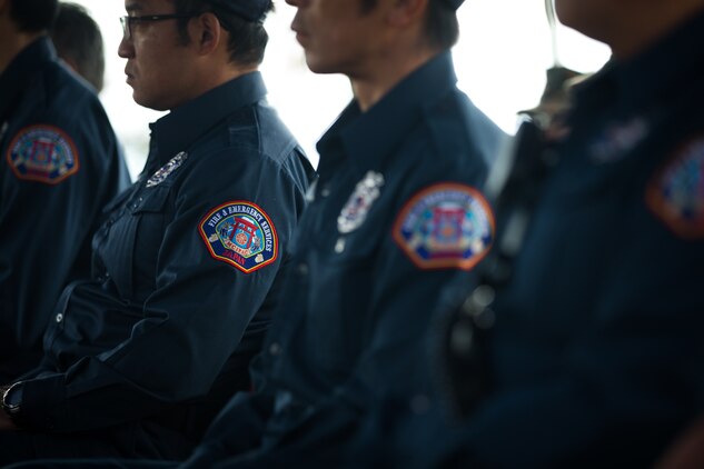 キャンプ富士消防隊のメンバーが毎年開催されるキャンプ富士火災追悼式に参列した様子。