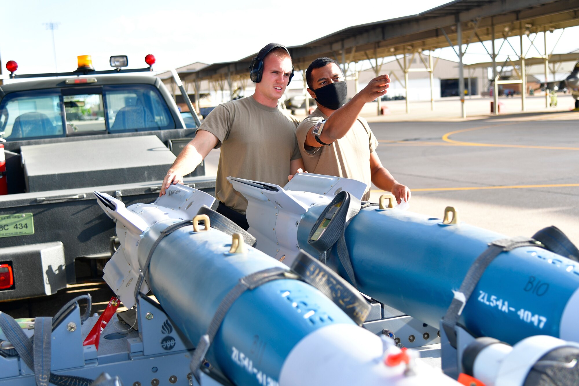 a photo of a weapons load crew
