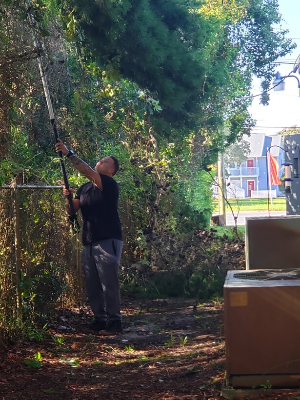 Off-Duty Air Commandos Volunteer