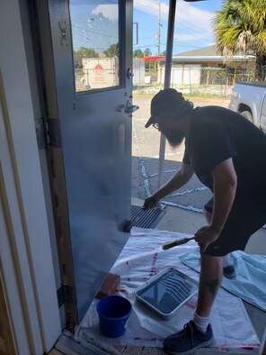 Off-Duty Air Commandos Volunteer