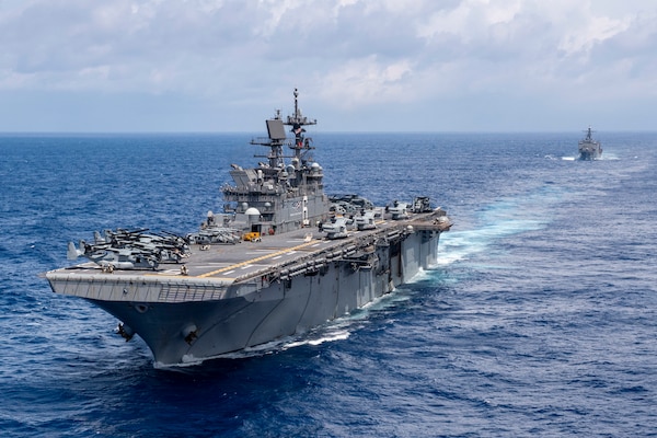 Forward-deployed Expeditionary Strike Group 7 changes command > U.S ...