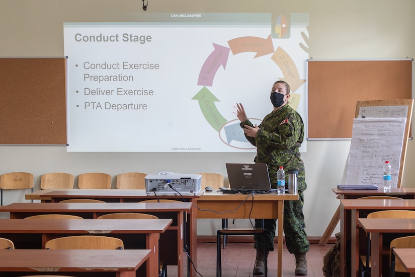 Canadian Forces Capt. Samantha Wall instructs Task Force Illini Soldiers on exercise design, Aug. 28 at Combat Training Center-Yavoriv, Ukraine.