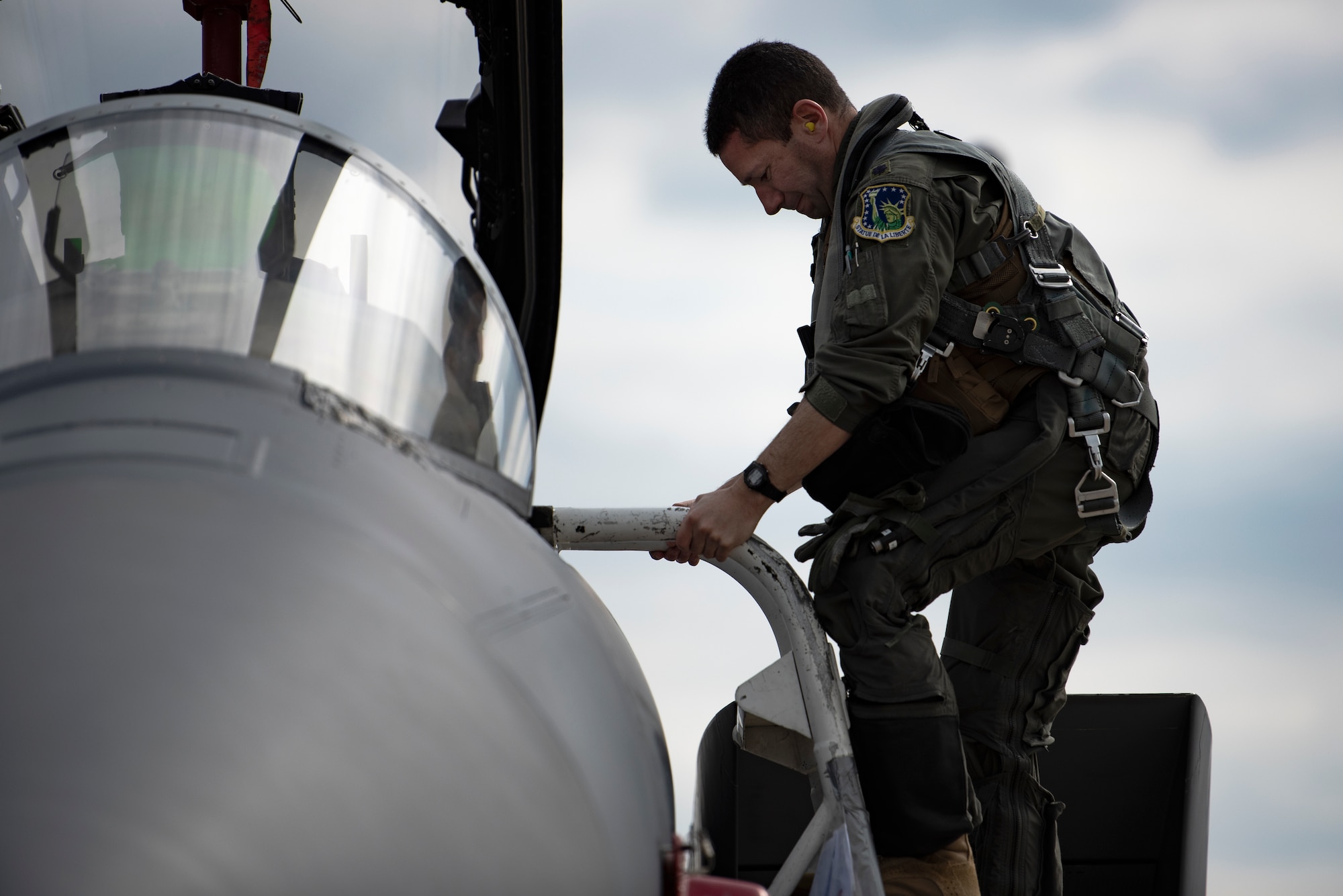 A U.S. Air Force pilot, assigned to the 494th Fighter Squadron, descends from his F-15E Strike Eagle after a training sortie at Royal Air Force Lakenheath, England, Sept. 2, 2020. The 494th FS conducts routine training to ensure the Liberty Wing brings unique air combat capabilities to the fight when called upon by U.S. Air Forces in Europe-Air Forces Africa. (U.S. Air Force phtot by Airman 1st Class Jessi Monte)