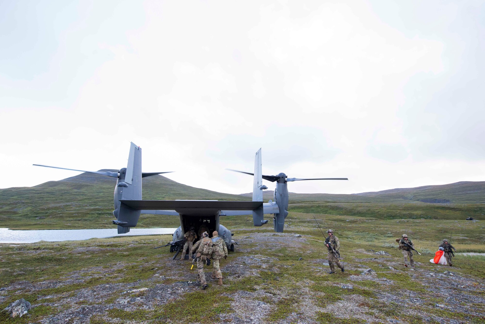 321st Special Tactics Squadron Airmen return a simulated downed crew member back to a CV-22B Osprey, based out of RAF Mildenhall, U.K., during a training exercise near Bodø, Norway, August 27, 2020. Integration with the Norwegian Air Force allowed the 352d Special Operations Wing to enhance and strengthen bonds with our partner nation and further secure the strategic high-north region. The exercise provided training for 352d Special Operations Wing members on capabilities such as personnel recovery, forward area refueling point, aerial refueling, maritime craft delivery system, and fast rope training. (U.S. Air Force photo by Staff Sgt. Michael Washburn)