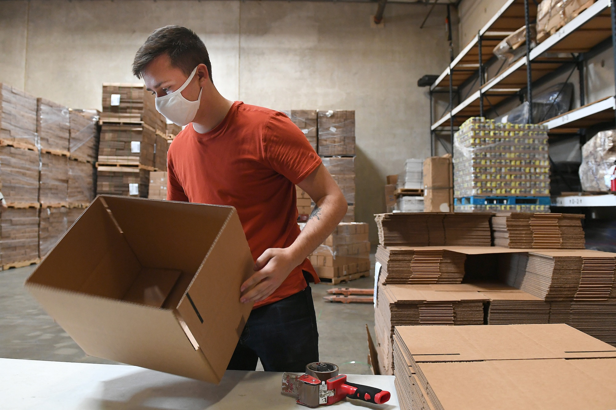 Washington Air National Guardsmen Eric Cunningham, 194th Force Support Squadron Student Flight, works at a Lakewood, Washington food bank Sept. 2, 2020. Mark is one of six student flight members on State Active Duty orders supporting the state’s Covid-19 response efforts. This is the first time WA ANG student flight members have been activated on SAD orders. Air Guardsmen who have enlisted into the Air Guard but have not attended basic training or technical training are placed in student flight. (Air National Guard photo by Master Sgt. Tim Chacon)