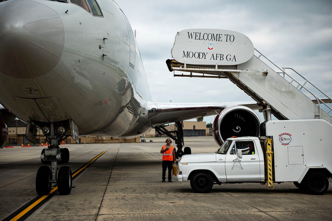 Photo of Airmen preparing to offload passengers.