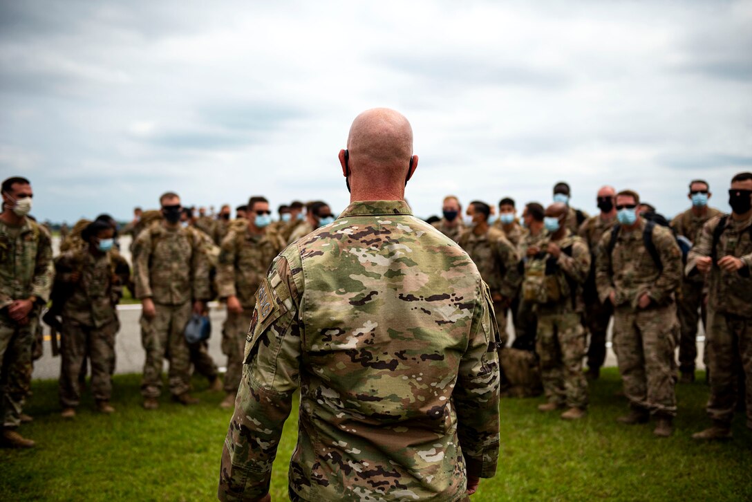 Photo of commander speaking with Airmen.