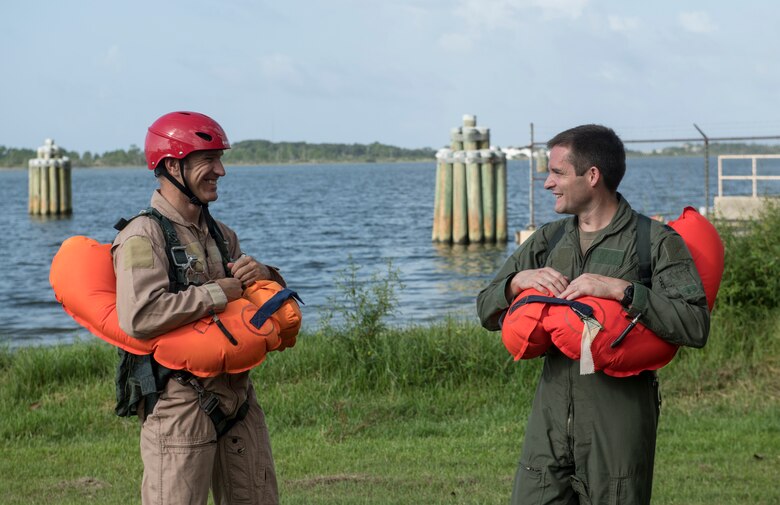Air Commandos conduct parachuting, water survival training > Hurlburt