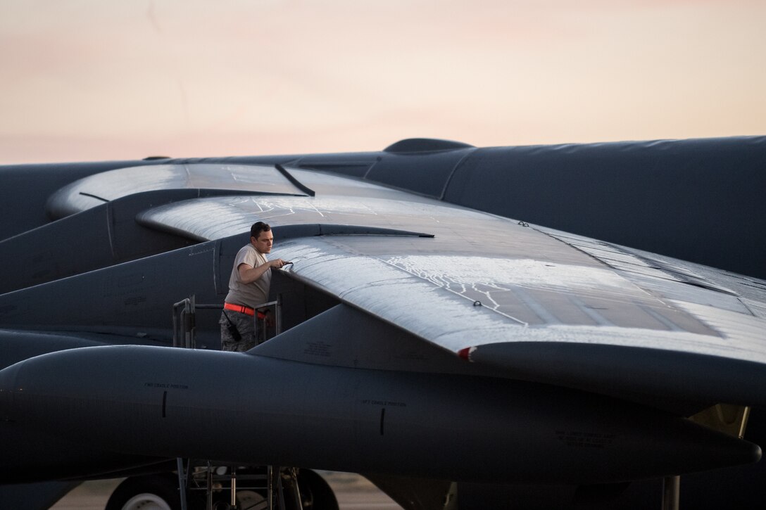Airman changes light on wing of B-52 Stratofortress during annual command and control exercise Global Thunder 2019, at
Barksdale Air Force Base, Louisiana, October 30, 2018 (U.S. Air Force/Sydney Campbell)
