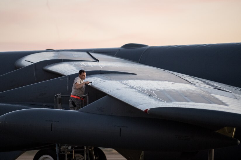 Airman changes light on wing of B-52 Stratofortress during annual command and control exercise Global Thunder 2019, at
Barksdale Air Force Base, Louisiana, October 30, 2018 (U.S. Air Force/Sydney Campbell)