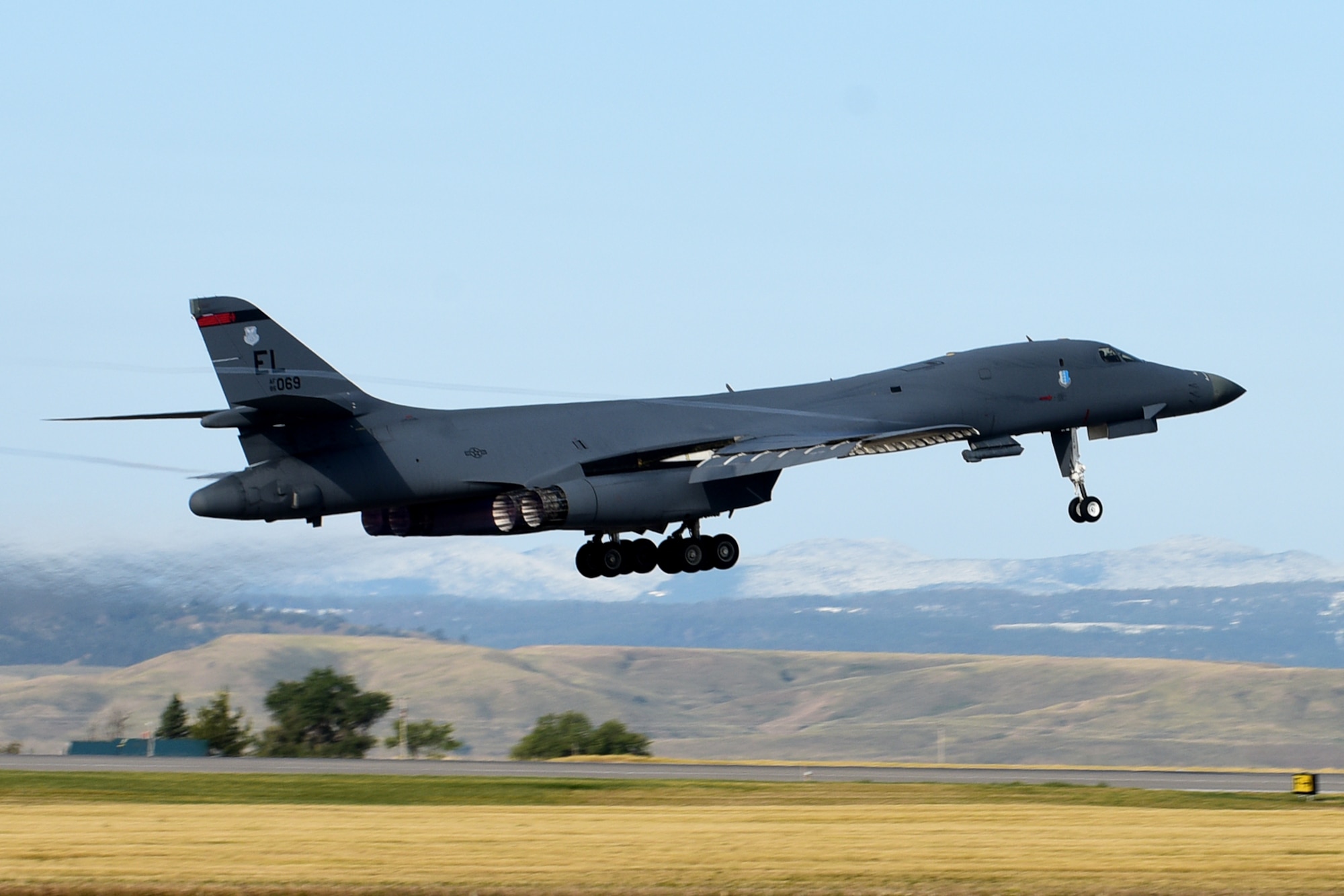 A B-1B Lancer assigned to the 34th Bomb Squadron, Ellsworth Air Force Base, S.D., launches in support
of a Bomber Task Force deployment to Andersen AFB, Guam, Sept. 9, 2020. Four B-1s deployed to Andersen AFB as part of U.S. Strategic Command’s support to the National Defense Strategy objectives of strategic predictability and operational unpredictability by using a mix of different aircraft to and from various dispersed U.S. bases and other departure and arrival points, to include Guam. (U.S. Air Force
photo by Airman 1st Class Quentin Marx)