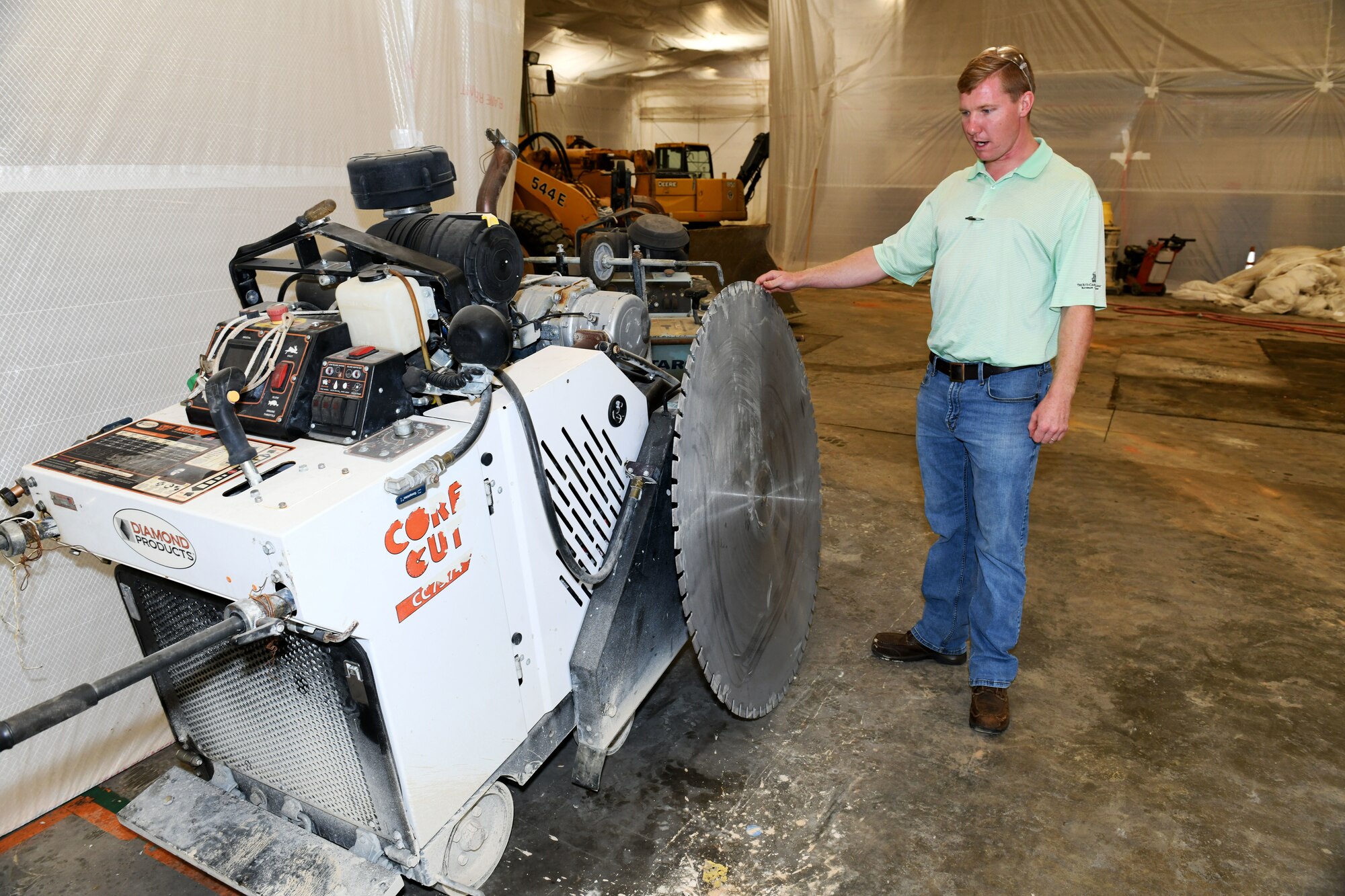 Man standing next to a Machine