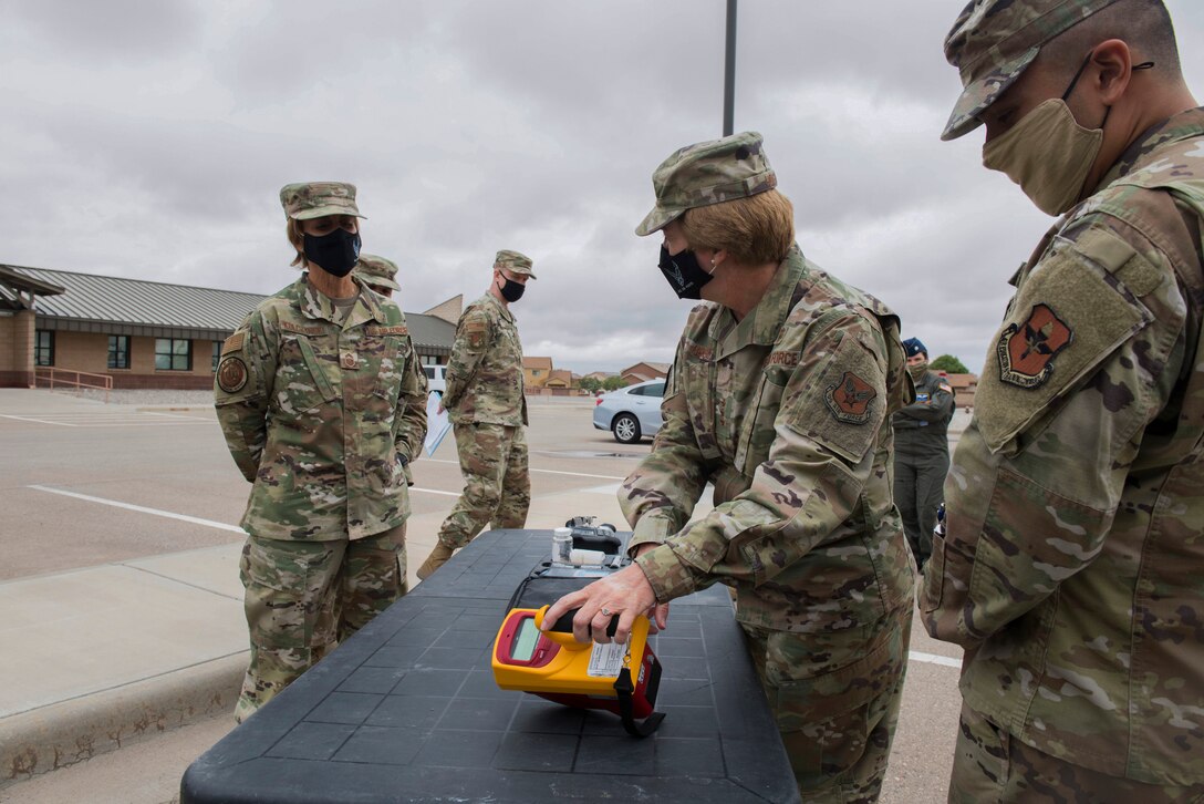 AF Surgeon General visits Holloman