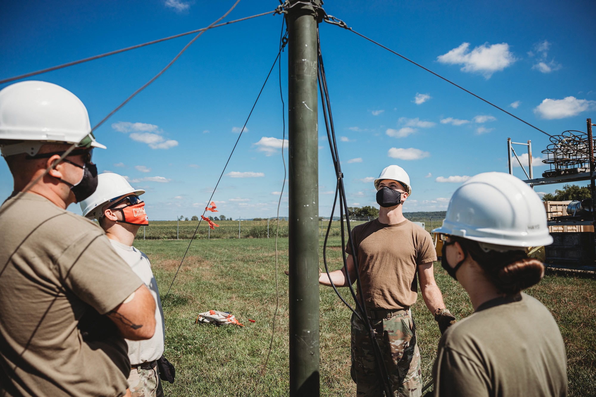 Airman instructs airmen