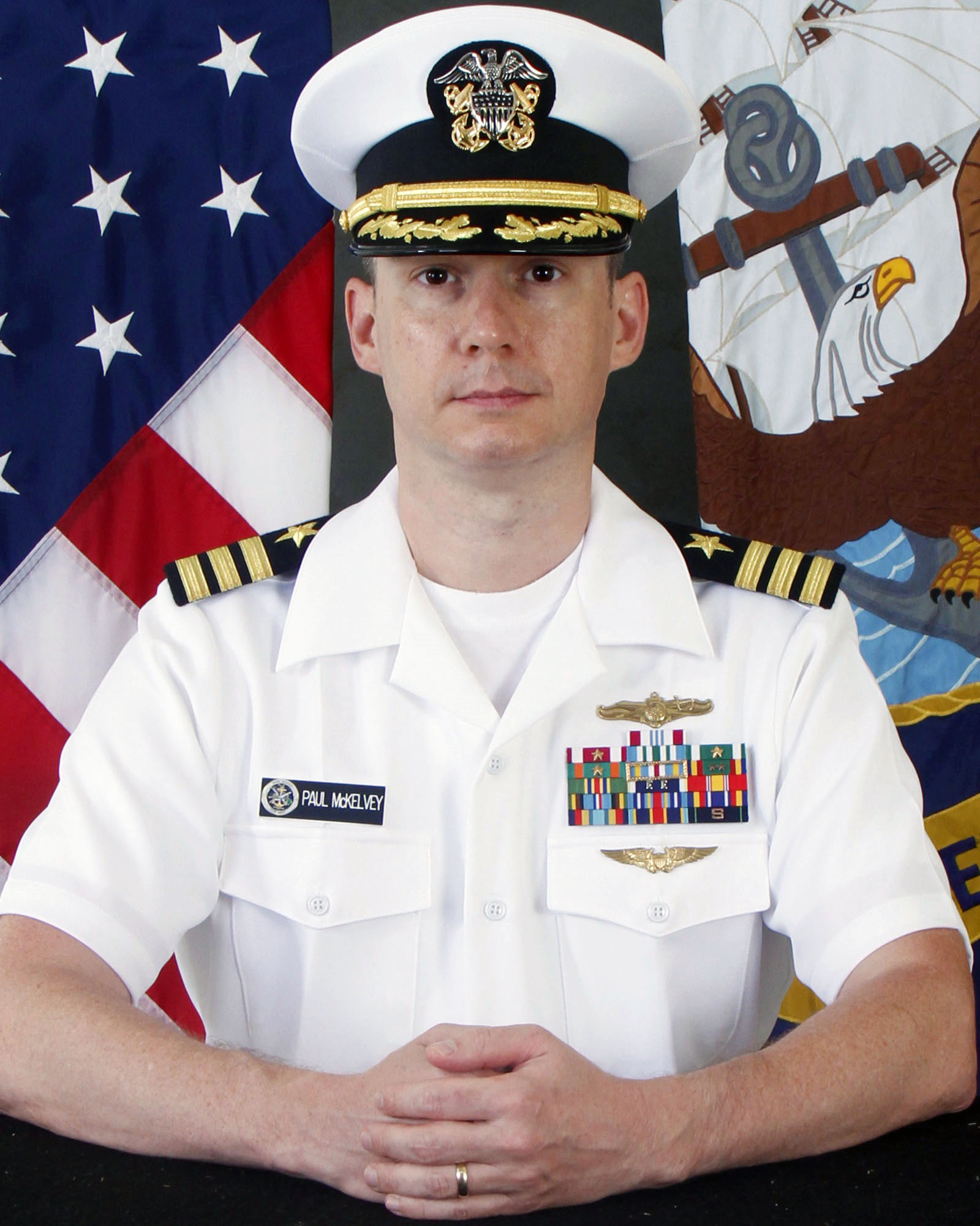 Official portrait of Cmdr. Paul McKelvey
