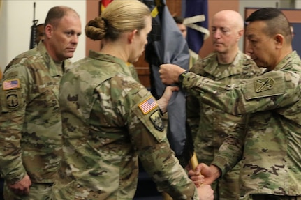 Ceremony officially welcomes new 91st Cyber Brigade commander