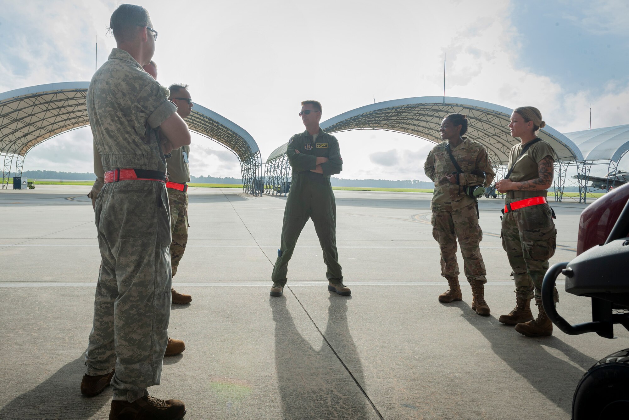 Photo of Col. Schultz speaking to crew chiefs