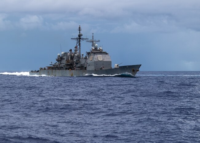 The Ticonderoga-class guided-missile cruiser USS Antietam (CG 54) moves in formation during exercise Valiant Shield 2020.