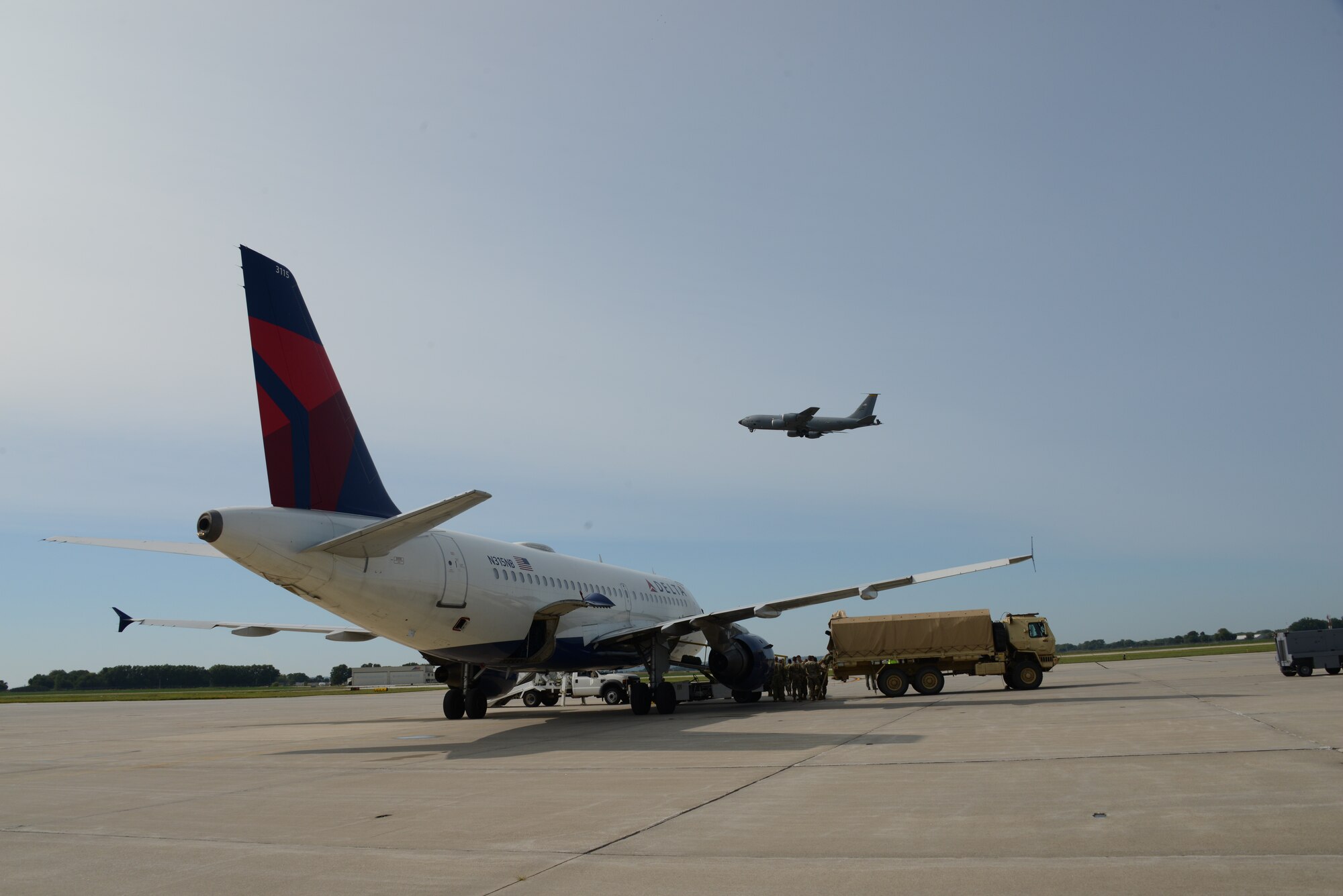 HHT 1/113th Cav Iowa National Guard departs Sioux City