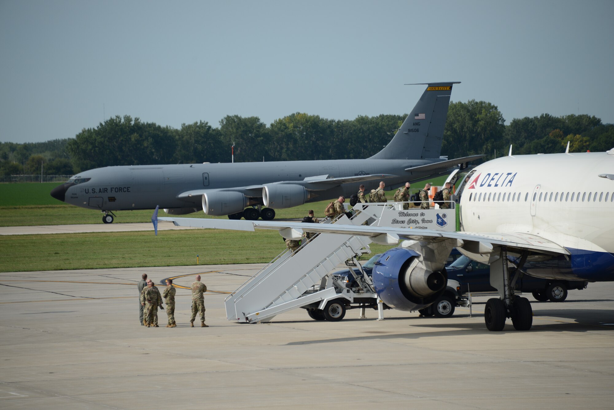 HHT 1/113th Cav Iowa National Guard departs Sioux City