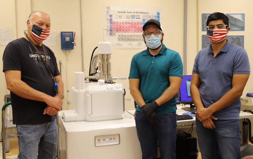 Jack Worthington Jr, Dorian Lucero, Jonathan Ramirez in front of scanning electron machine