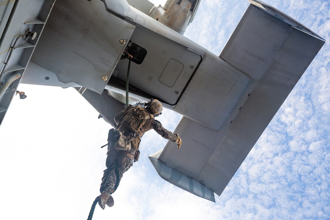 PHILIPPINE SEA (Aug. 23, 2020) Marines with the Maritime Raid Force (MRF), 31st Marine Expeditionary Unit (MEU), fast rope out of a MV-22B Osprey with Marine Medium Tiltrotor Squadron 262 (Reinforced), 31st MEU, aboard amphibious assault ship USS America (LHA 6).