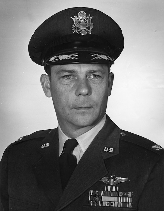 This is the official photo of Colonel William Robert Large, Jr.