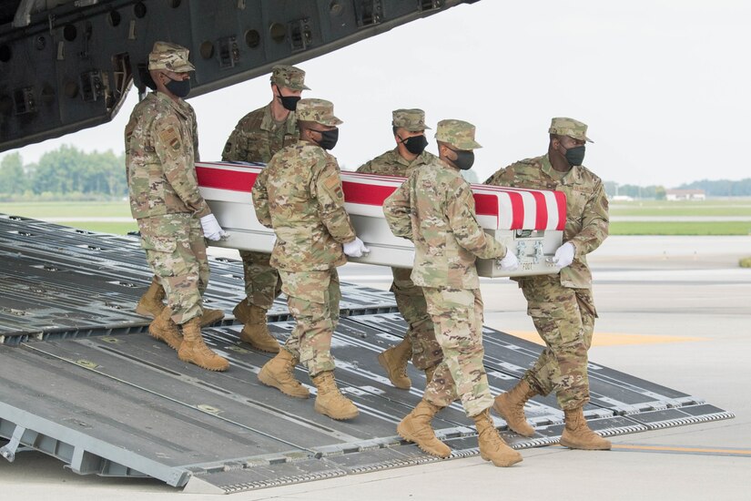 A U.S. Air Force carry team transfers the remains of Air Force Staff Sgt. Ronald J. Ouellette, of Merrimack, New Hampshire, Sept. 18, 2020, at Dover Air Force Base, Delaware. Ouellette was assigned to the 42nd Aerial Port Squadron, Westover Air Reserve Base, Massachusetts. (U.S. Air Force Photo by Mauricio Campino)