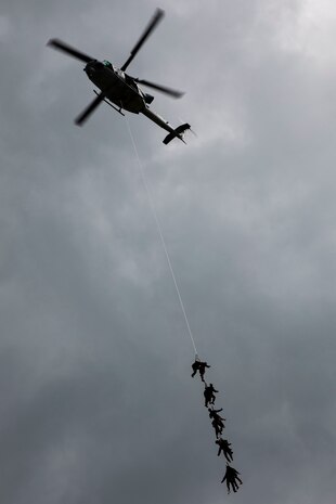 U.S. Marines with Detachment 4th Force Reconnaissance Company and 3rd Radio Battalion conduct Special Patrol Insertion/Extraction rigging operations aboard Marine Corps Base Hawaii, Aug. 14, 2020. The training was supplementary to 4th Force’s annual reserve training and aimed to increase the unit’s expeditionary readiness. (U.S. Marine Corps photo by Lance Cpl. Samantha Sanchez)