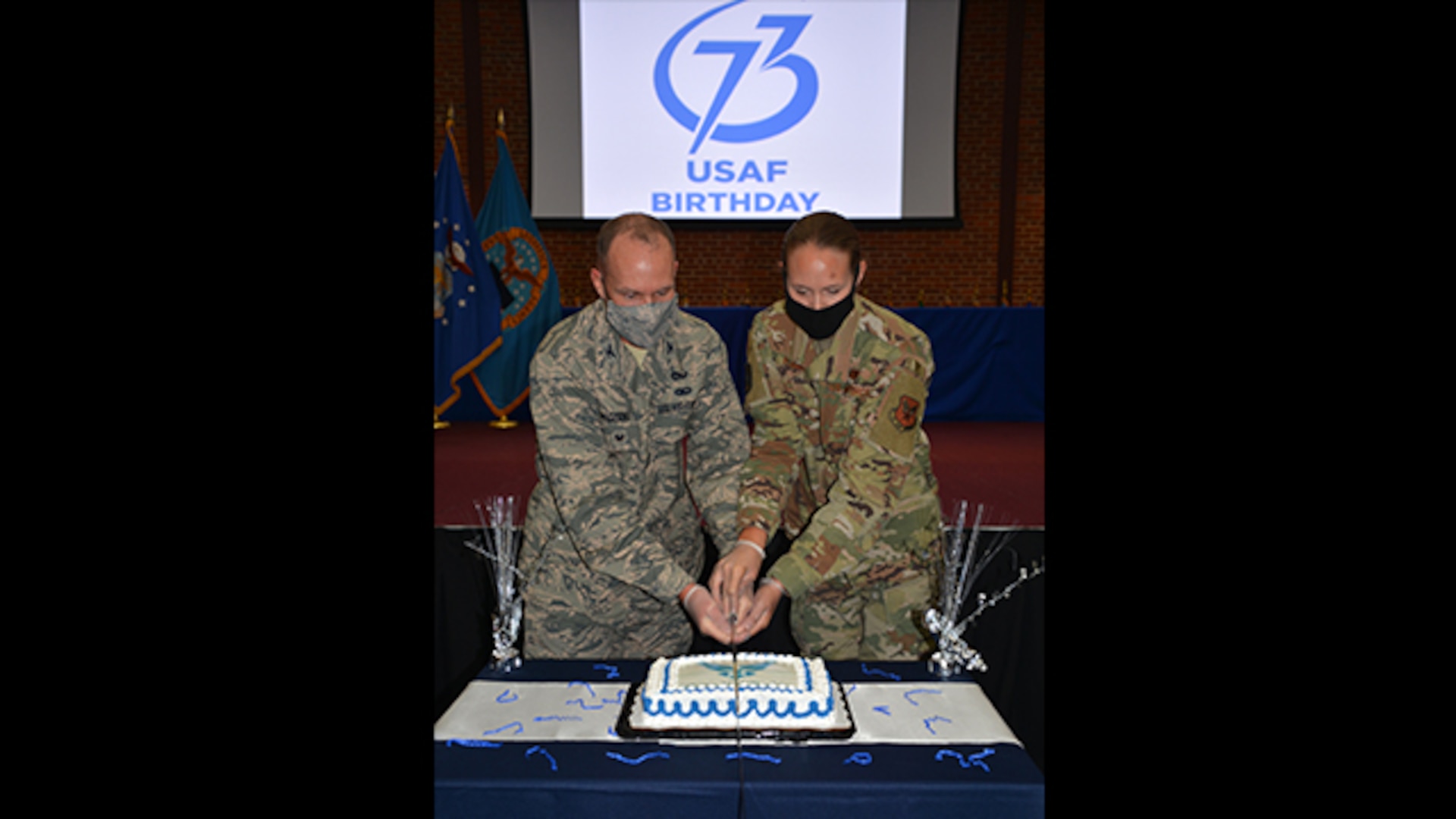 Airmen cut birthday cake