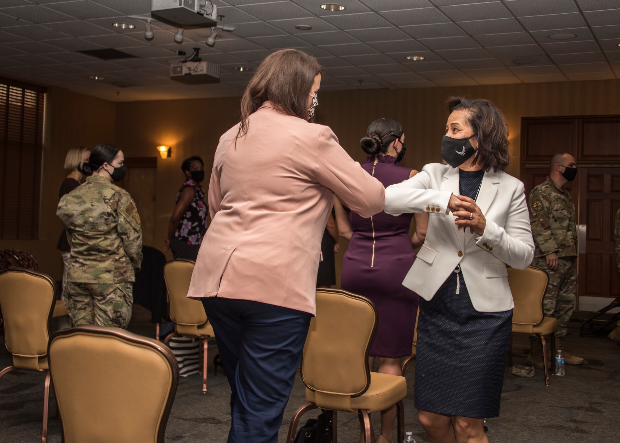 A photo of FLOTAF interacting with military spouses