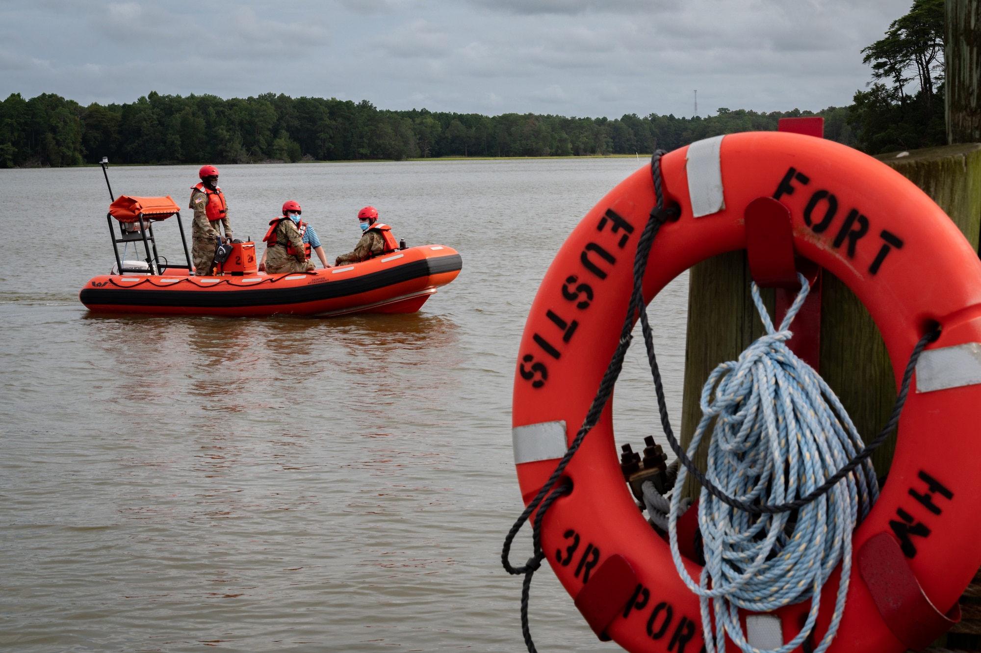 Solders practice boat maneuvers at Third Port on Fort Eustis.