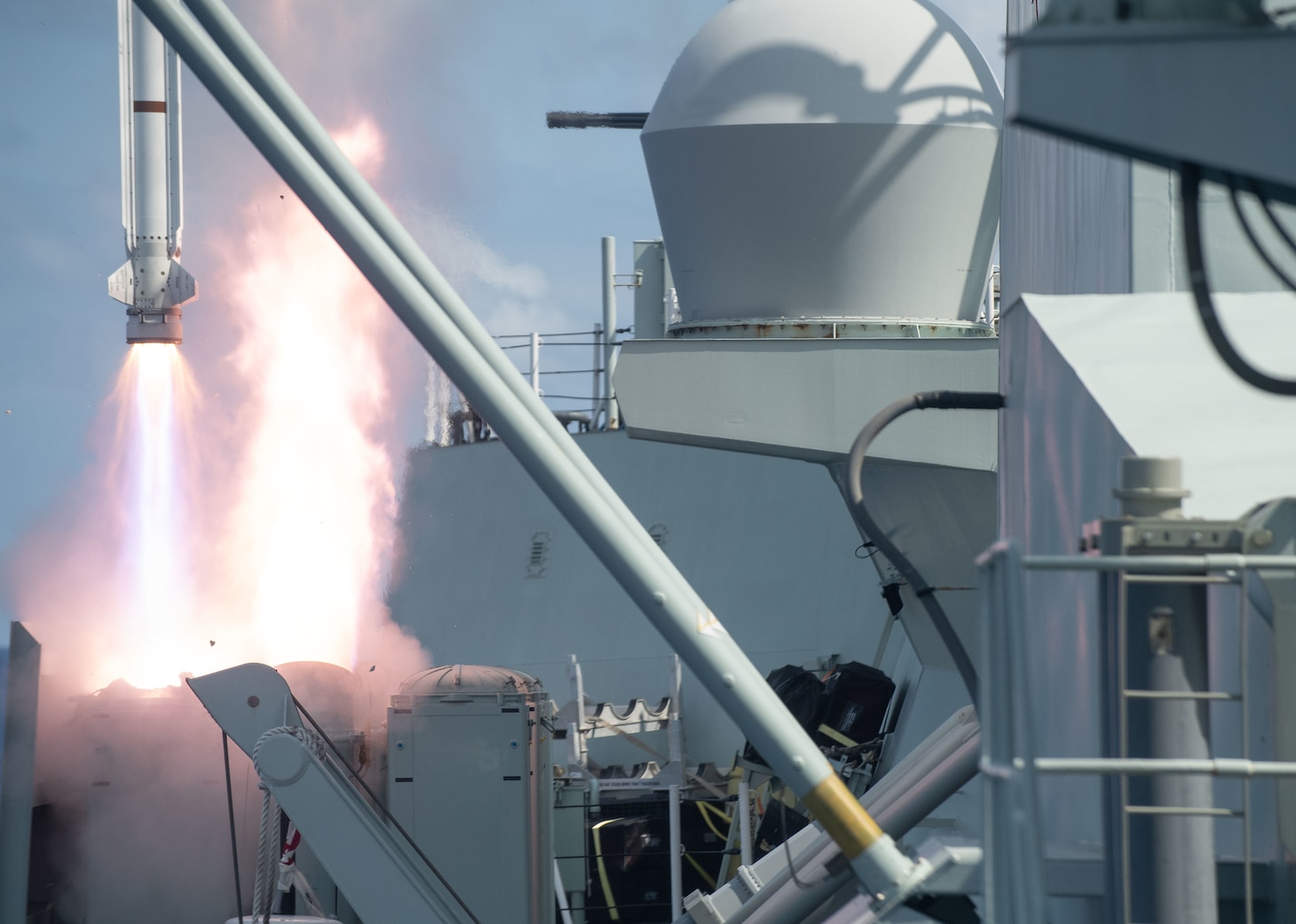 Her Majesty's Canadian Ship (HMCS) Winnipeg fires a missile at a practice target off the coast of the Hawaiian Islands during Exercise Rim of the Pacific (RIMPAC).