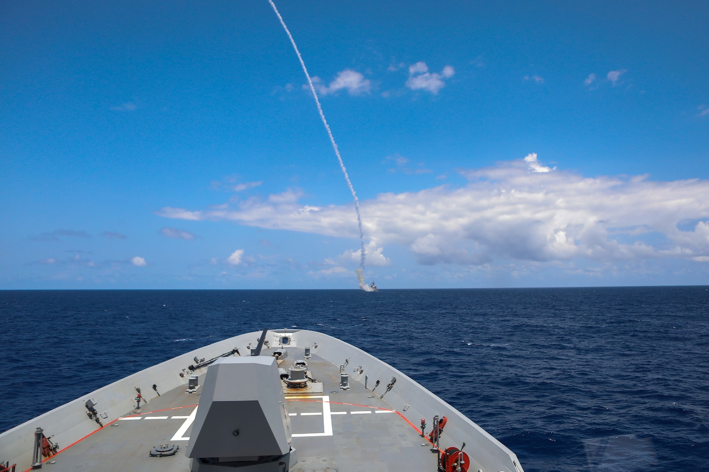 Royal Australian Navy ship HMAS Hobart (DDG 39) executes a live missile firing during Exercise Rim of the Pacific (RIMPAC).