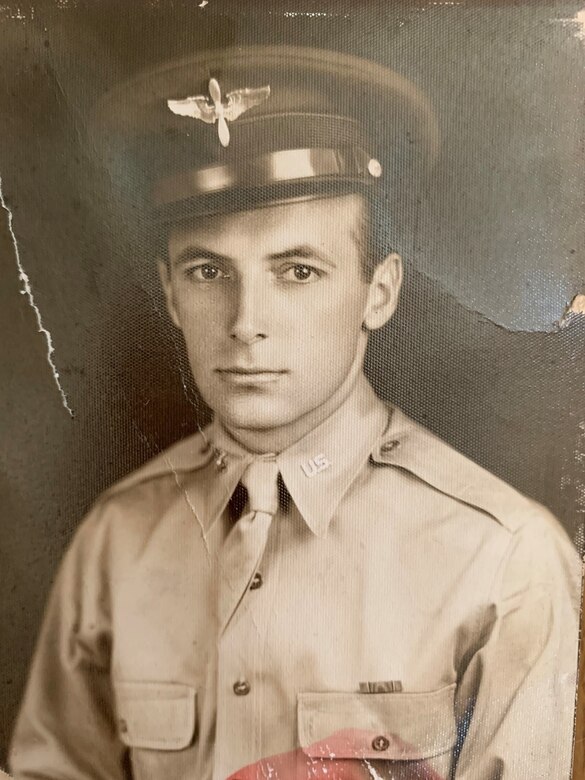 Portrait photo of Lieutenant Charles Dever