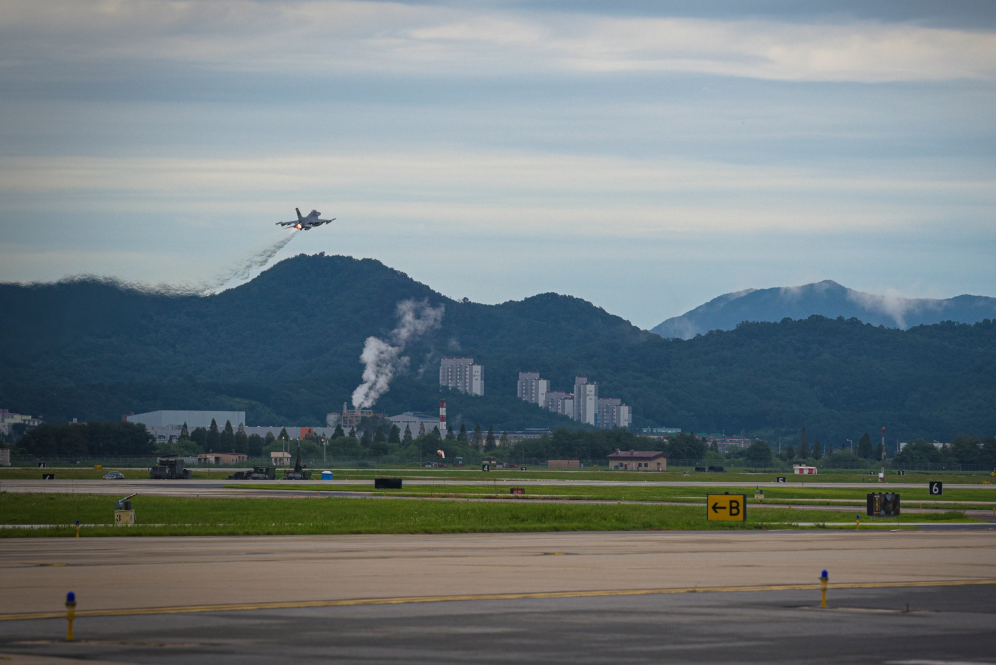 U.S. Air Force Col. Henry R. Jeffress III, 51st Fighter Wing vice commander, debuts his first F-16 Fighting Falcon flight as ‘Mustang 2,’ at Osan Air Base, Republic of Korea, Sept. 2, 2020. The Emporia, Va., native joins Osan after being the director of U.S. Strategic Command’s Joint Electromagnetic Preparedness for Advanced Combat (JEPAC) Directorate. (U.S. Air Force photo by Staff Sgt. Greg Nash)