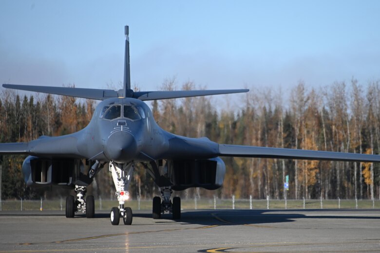 Photo of B-1 Lancer pulling onto runway