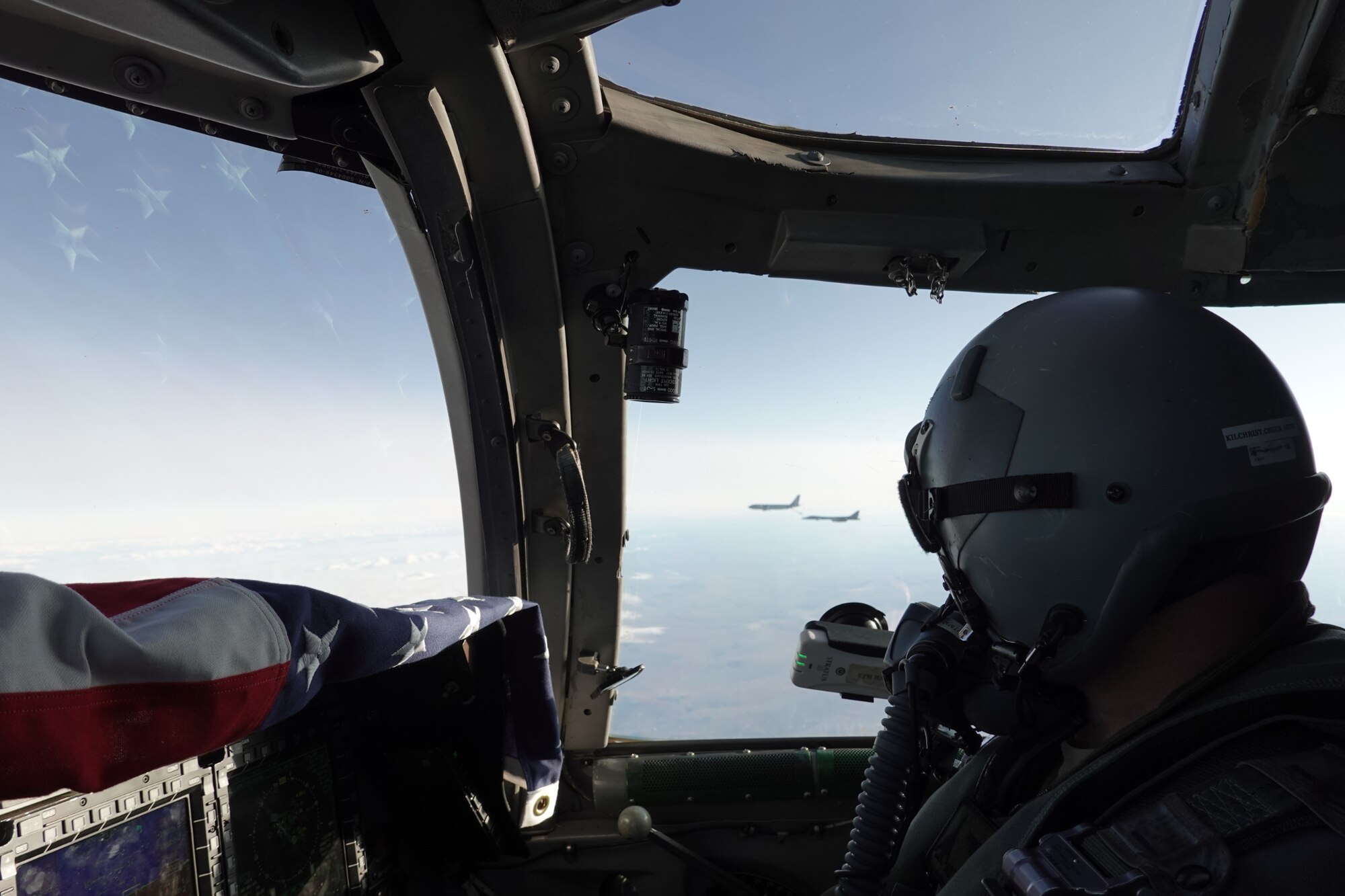 Photo of pilot looking at B-1 getting refueled