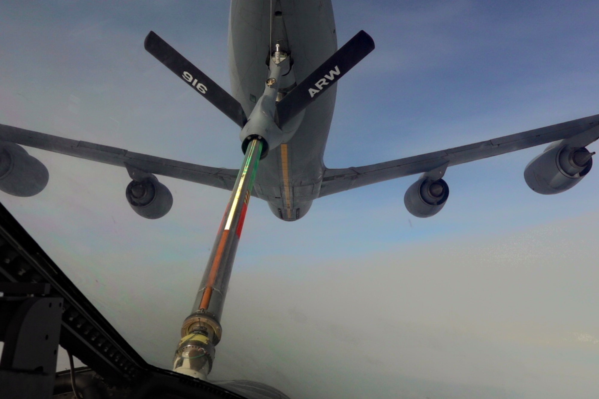 Photo of B-1 being refueled
