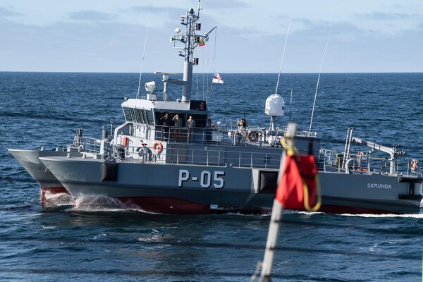 USS Ross (DDG 71); Latvian Naval Forces LVNS Skrunda (P05); Lithuanian Navy LNS Akustaitis (P14)