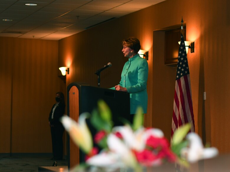 A photo of the SecAF.