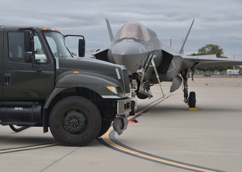 kirtland afb aircraft