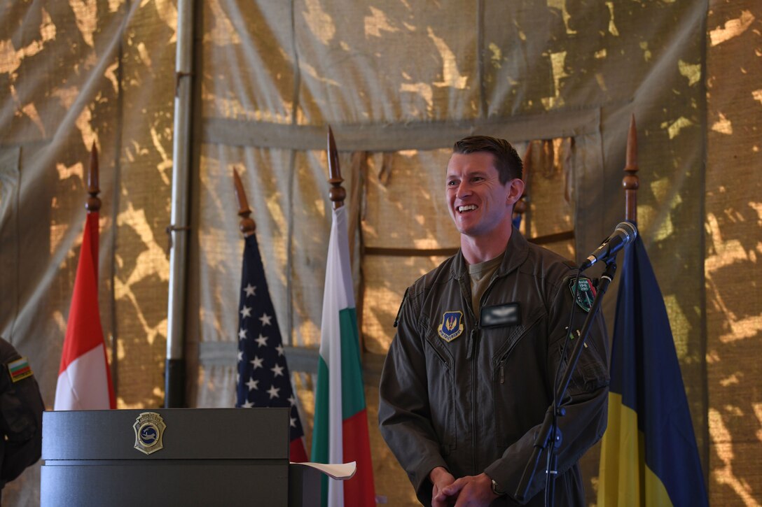 A U.S. Air Force pilot from the 555th Fighter Squadron, briefs Bulgarian leadership during Thracian Viper 20 at Graf Ignatievo Air Base, Bulgaria, Sept. 24, 2020. Thracian Viper is a multilateral training exercise with the Bulgarian air force, aimed to increase operational capacity, capability and interoperability with Bulgaria. (U.S. Air Force photo by Airman 1st Class Ericka A. Woolever)