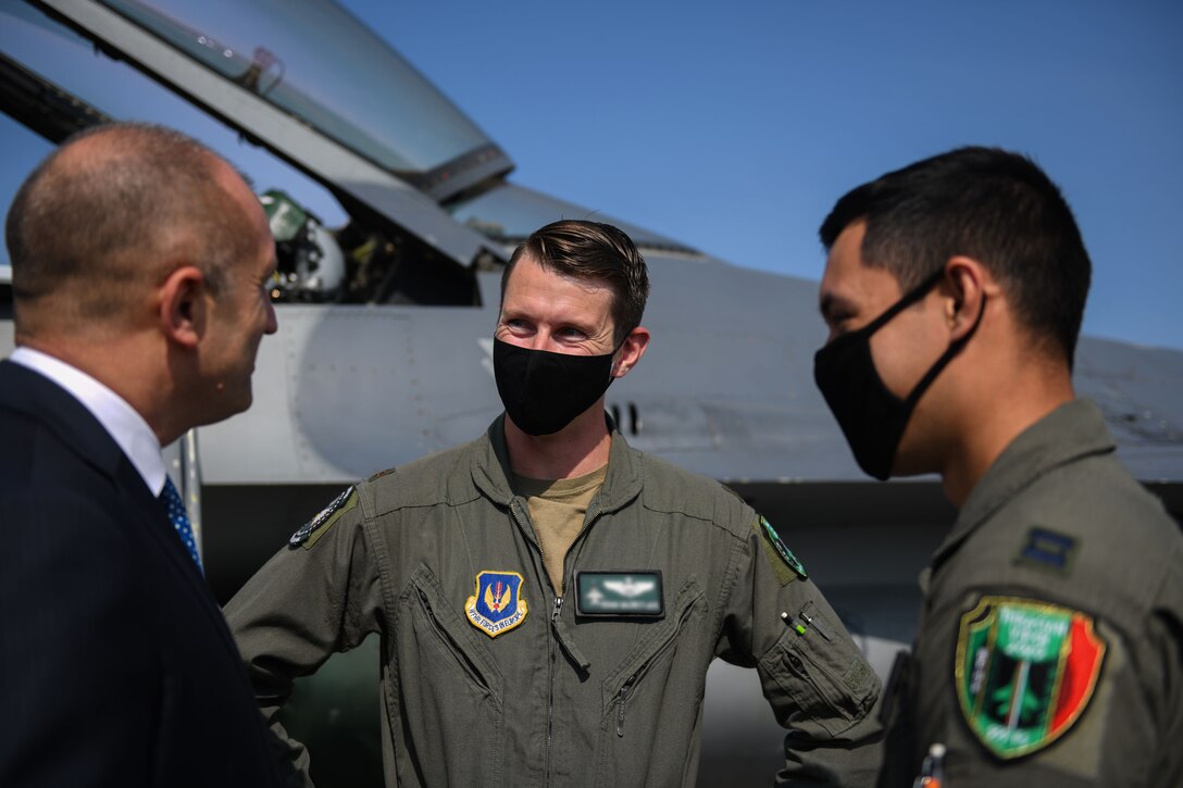 Rumen Radev, president of Bulgaria, left, and two U.S. Air Force pilots from the 555th Fighter Squadron, talk in front of a U.S. Air Force F-16 Fighting Falcon during Thracian Viper 20 at Graf Ignatievo Air Base, Bulgaria, Sept. 24, 2020. During Thracian Viper 20, U.S. and Bulgarian air forces will conduct training to enhance their ability to rapidly deploy to remote locations and take command and control of the region. (U.S. Air Force photo by Airman 1st Class Ericka A. Woolever)