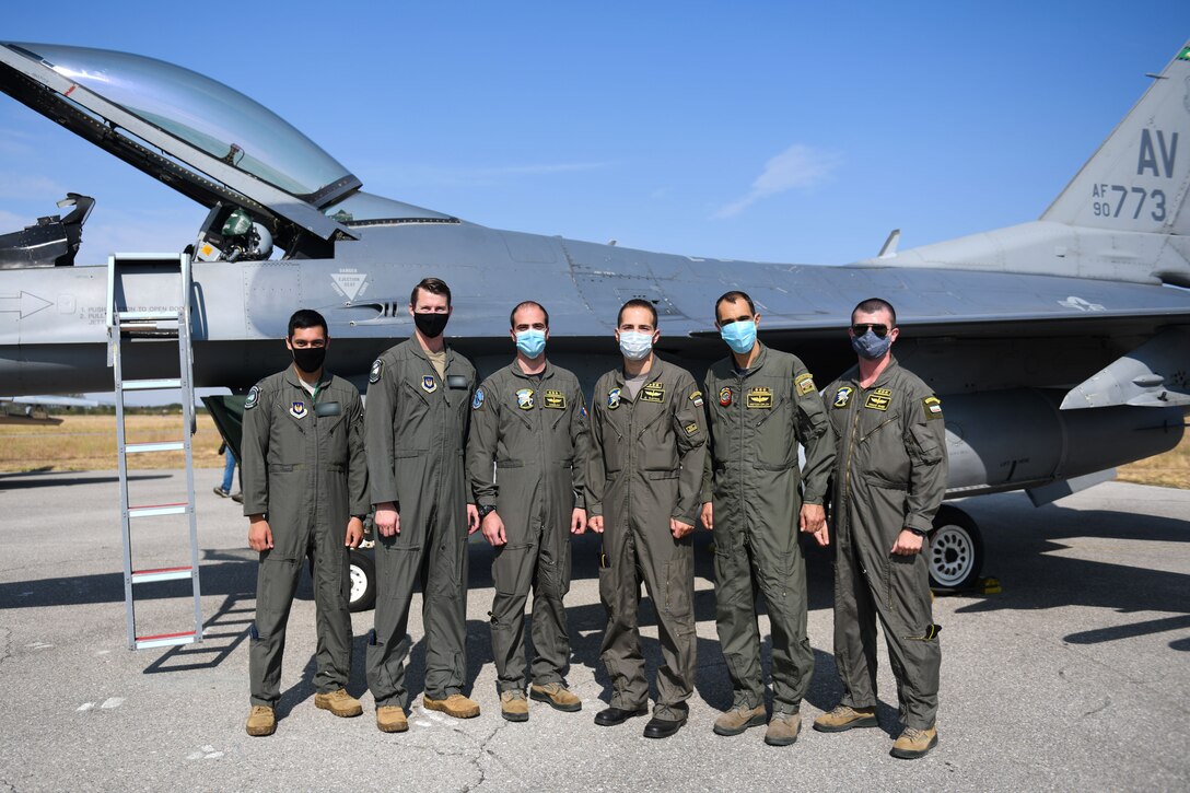 U.S. Air Force and Bulgarian air force pilots pose for a photo in front of a U.S. Air Force F-16 Fighting Falcon during Thracian Viper 20 at Graf Ignatievo Air Base, Bulgaria, Sept. 24, 2020. Thracian Viper 20 is a multilateral training exercise with the Bulgarian air force, aimed to increase operational capacity, capability and interoperability with Bulgaria. (U.S. Air Force photo by Airman 1st Class Ericka A. Woolever)